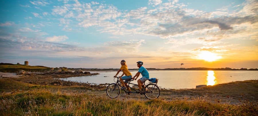 tandem-cycling-couple-coast.jpg